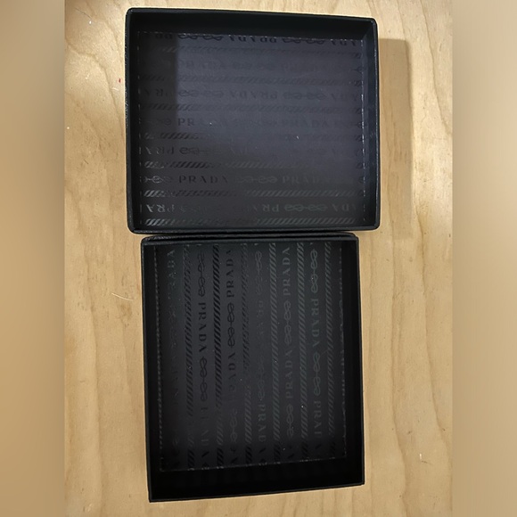 Prada box 5 X 4.5 - Picture 2 of 4